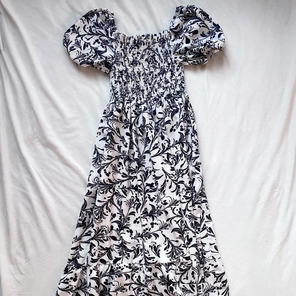 white and black paisley floral puff sleeve smocked dress - Picture 1 of 5